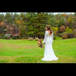 Vera Wang long-sleeve lace wedding gown